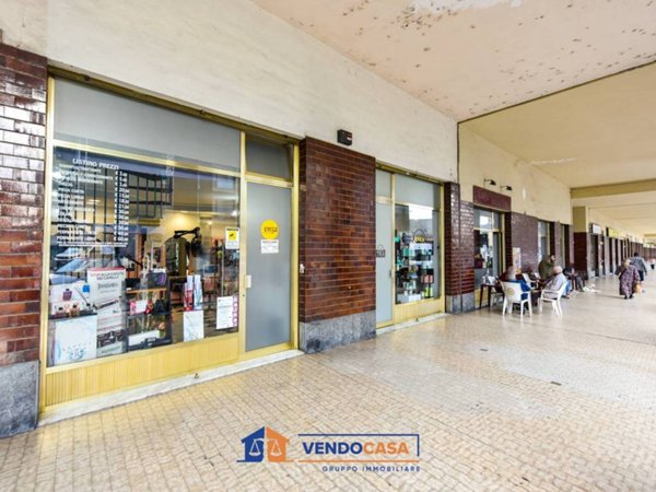 negozio in vendita a Moncalieri in zona Borgo San Pietro