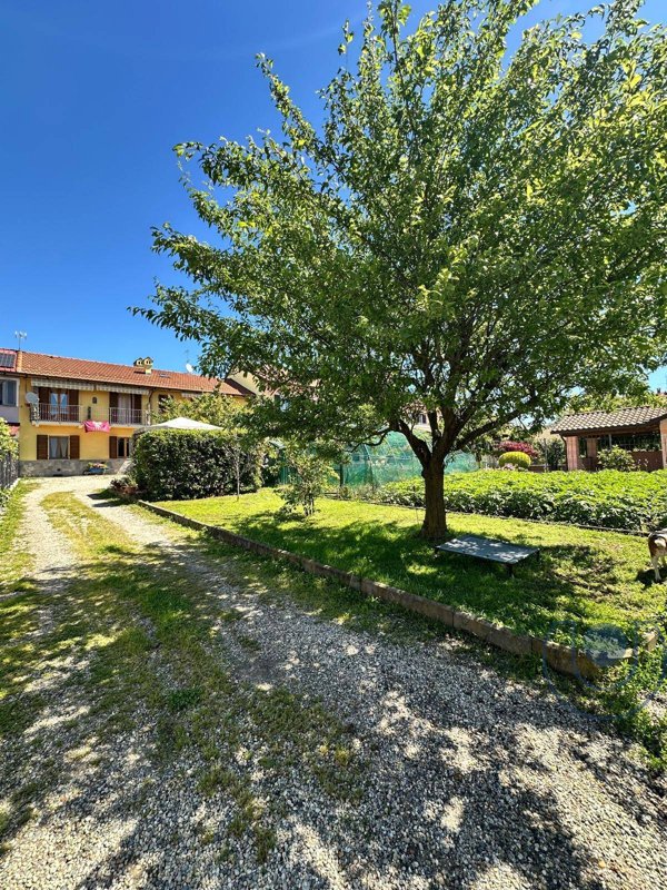 casa indipendente in vendita a Moncalieri in zona Testona