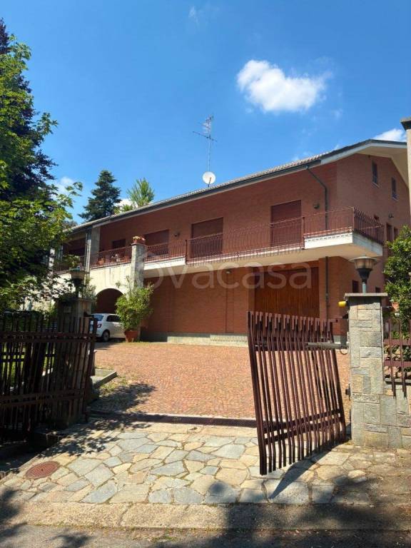 casa indipendente in vendita a Moncalieri in zona Boccia d'Oro