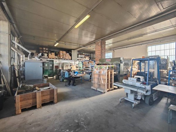 locale commerciale in vendita a Moncalieri in zona Carpice