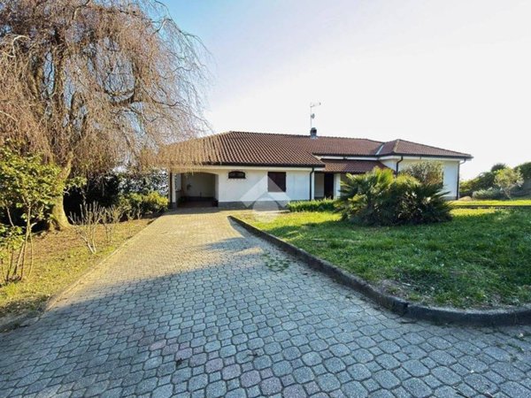 casa indipendente in vendita a Moncalieri in zona Revigliasco