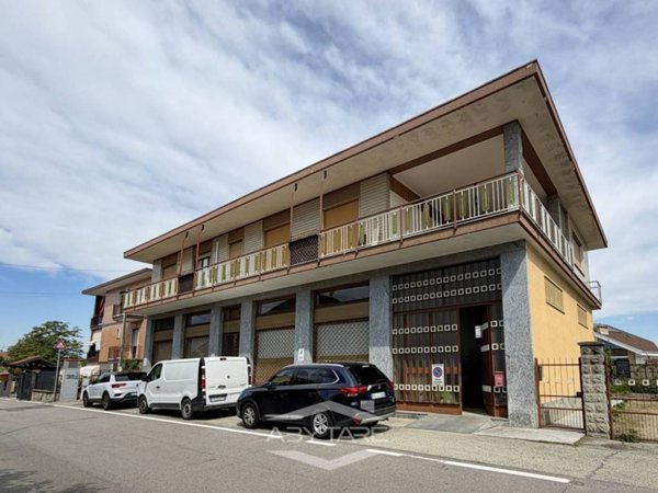 locale commerciale in vendita a Moncalieri in zona Barauda