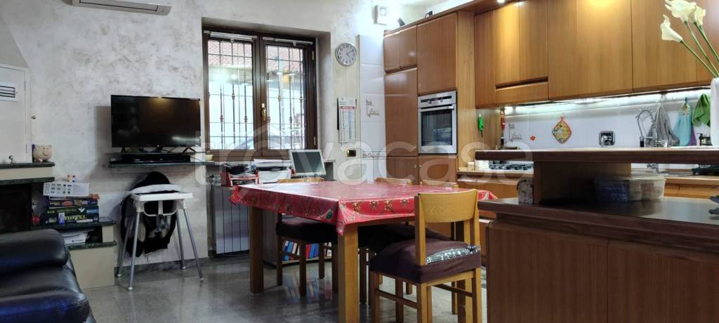 casa indipendente in vendita a Moncalieri in zona Tetti Piatti