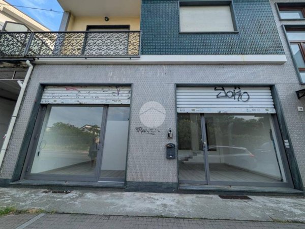 negozio in vendita a Moncalieri in zona Moriondo