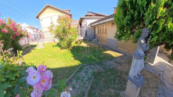 casa indipendente in vendita a Moncalieri in zona Moriondo
