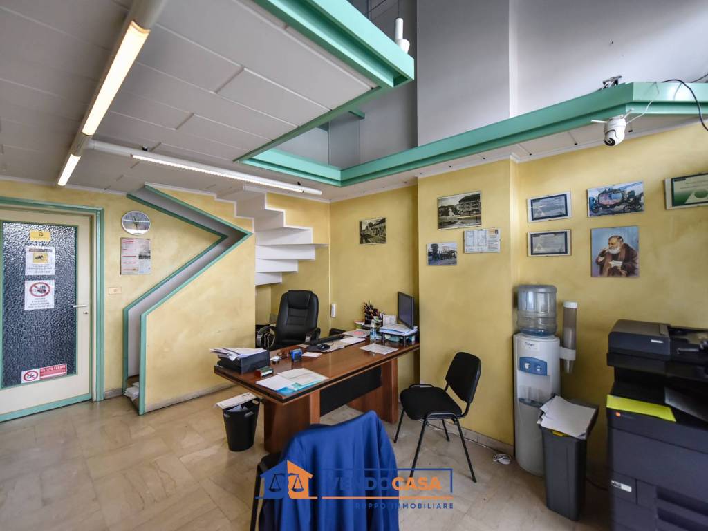 negozio in vendita a Moncalieri in zona Borgo San Pietro