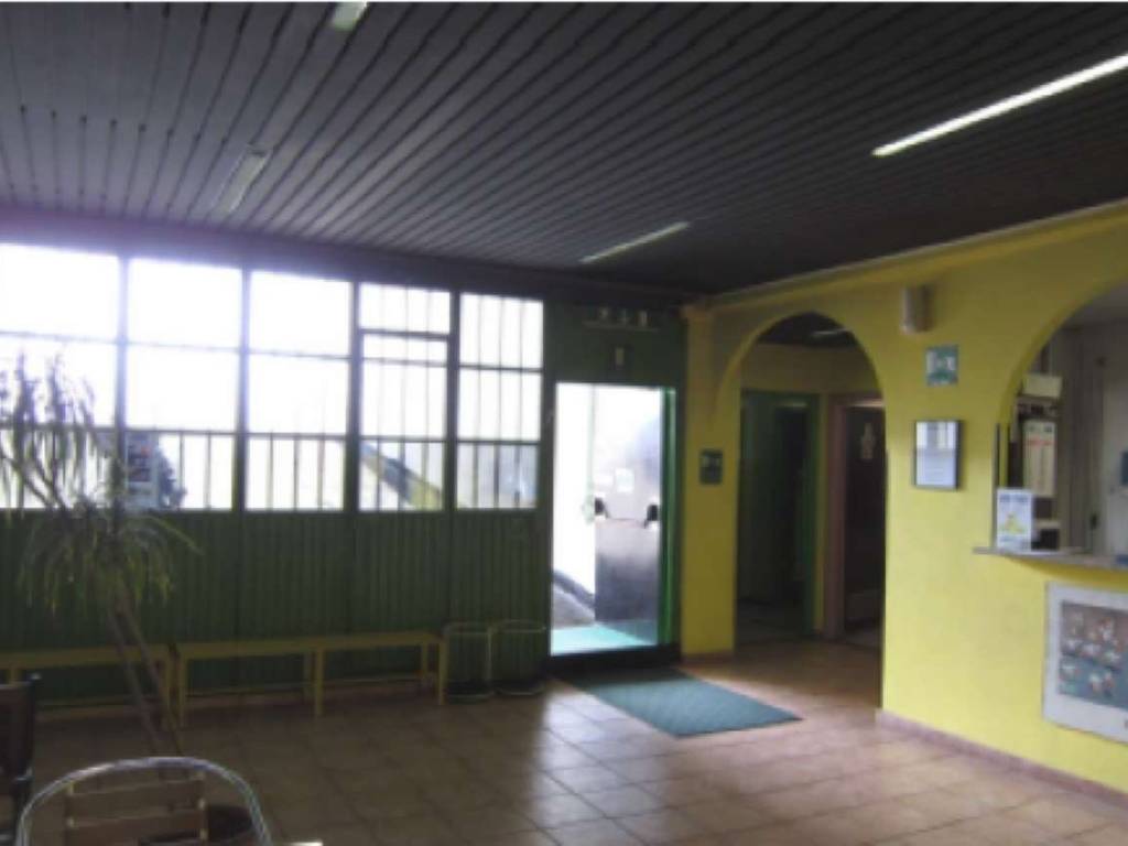 negozio in vendita a Moncalieri in zona Borgo San Pietro
