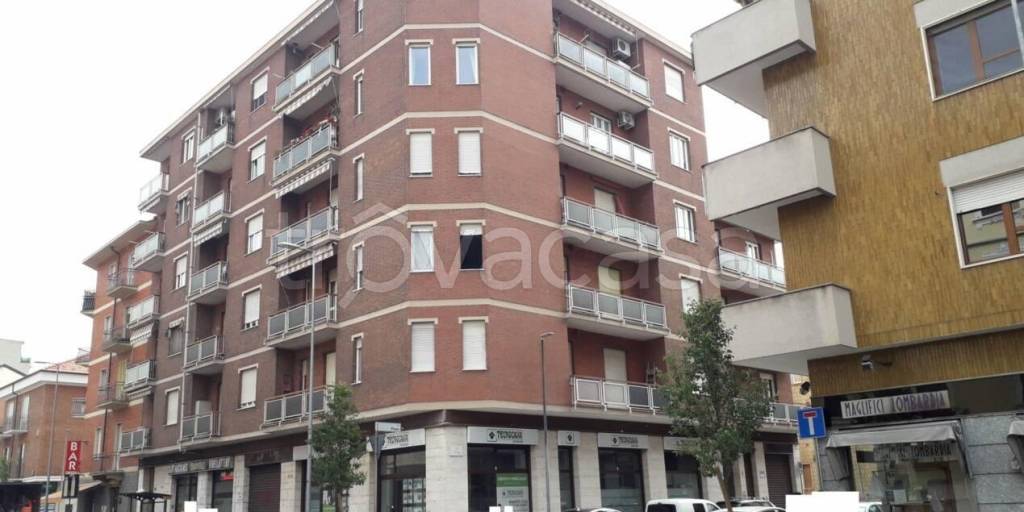 negozio in vendita a Moncalieri