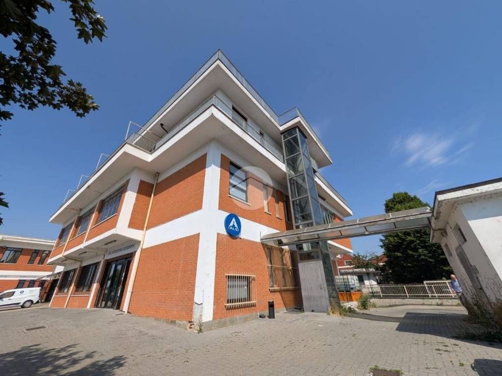 ufficio in vendita a Moncalieri in zona Carpice