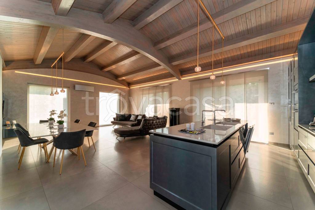 casa indipendente in vendita a Moncalieri in zona Tagliaferro