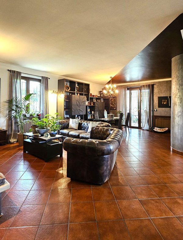 casa indipendente in vendita a Moncalieri in zona Revigliasco