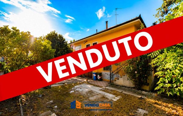 casa indipendente in vendita a Moncalieri in zona Barauda