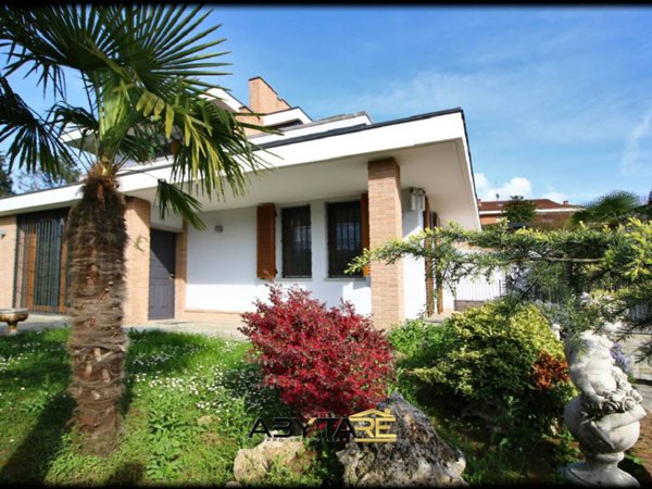 casa indipendente in vendita a Moncalieri in zona Boccia d'Oro