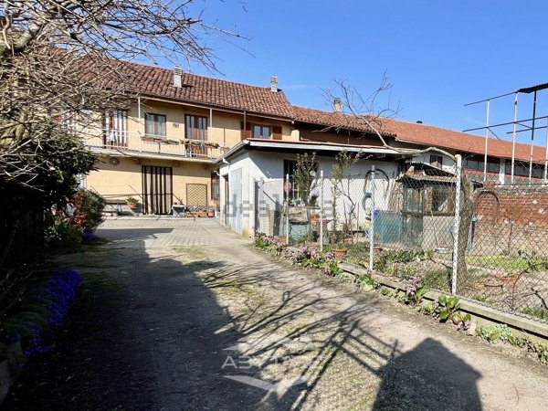 casa indipendente in vendita a Moncalieri in zona Testona