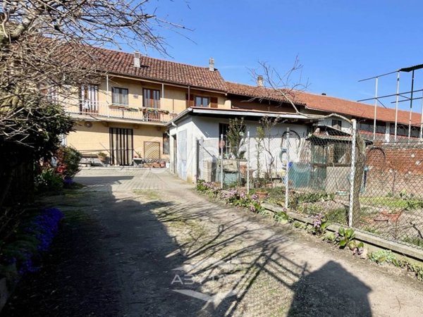casa indipendente in vendita a Moncalieri in zona Testona