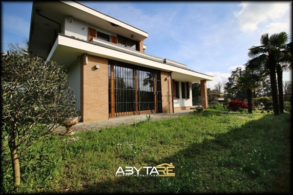 casa indipendente in vendita a Moncalieri in zona Boccia d'Oro