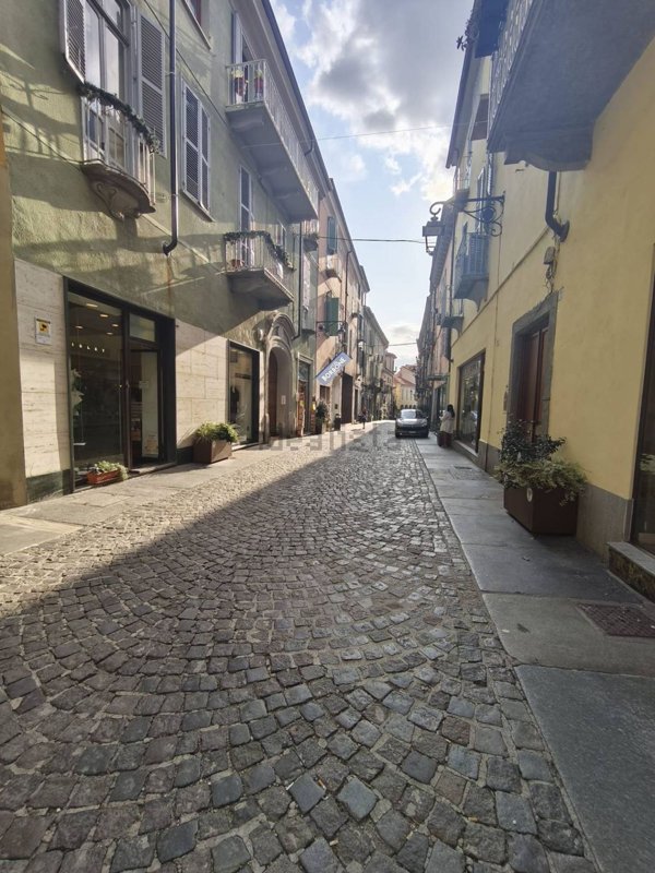 locale commerciale in vendita a Moncalieri