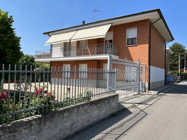 casa indipendente in vendita a Moncalieri in zona Testona