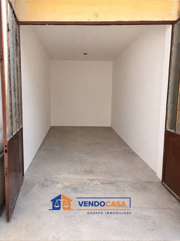 locale di sgombero in vendita a Moncalieri in zona Testona