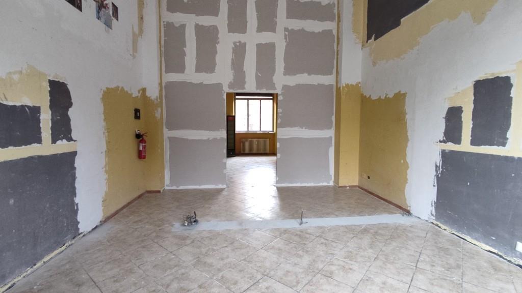 negozio in vendita a Moncalieri in zona Testona