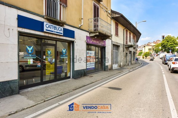 locale commerciale in vendita a Moncalieri in zona Testona