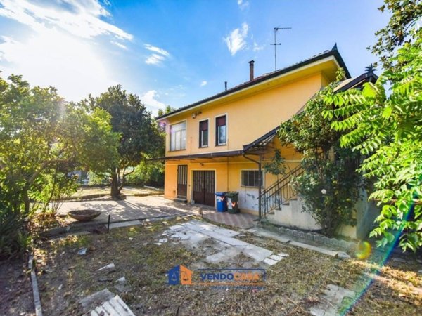 casa indipendente in vendita a Moncalieri in zona Tetti Piatti