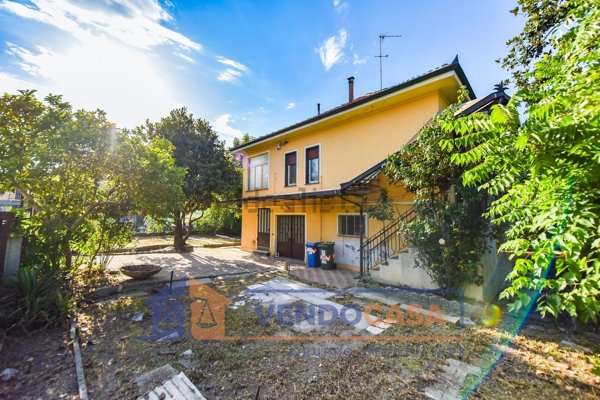 casa indipendente in vendita a Moncalieri in zona Tetti Piatti