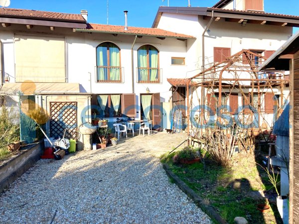 casa indipendente in vendita a Moncalieri in zona Testona