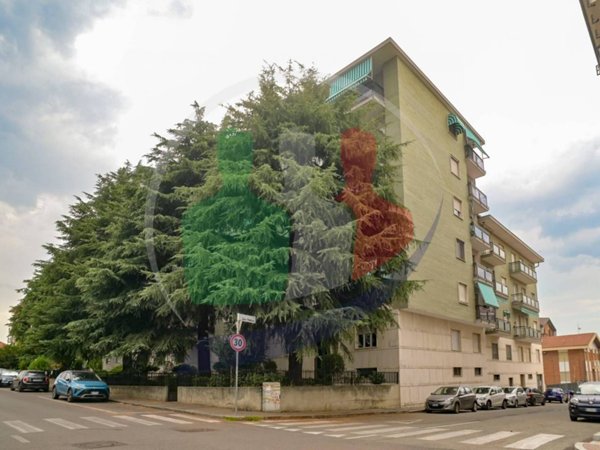 appartamento in vendita a Moncalieri in zona Borgo San Pietro