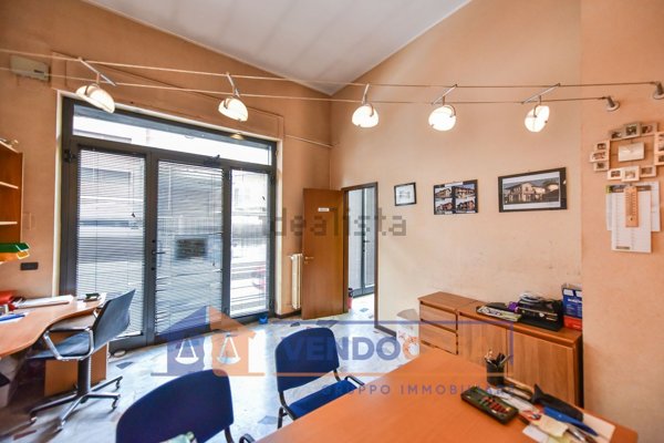 locale commerciale in vendita a Moncalieri in zona Borgo San Pietro