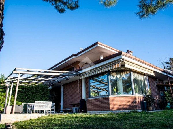 casa indipendente in vendita a Moncalieri in zona Revigliasco