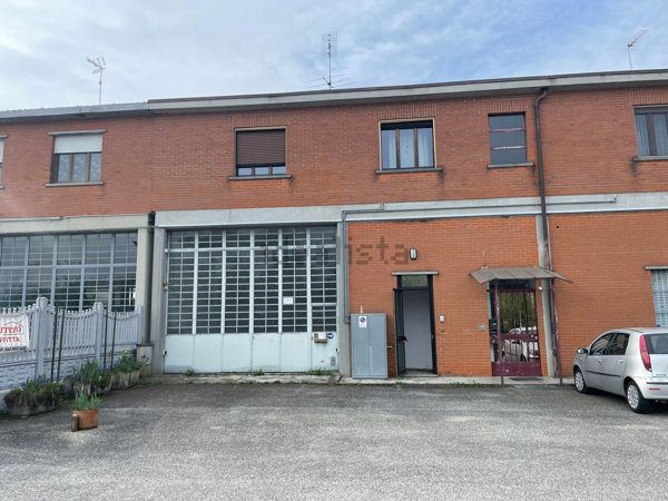 locale commerciale in vendita a Moncalieri in zona Testona
