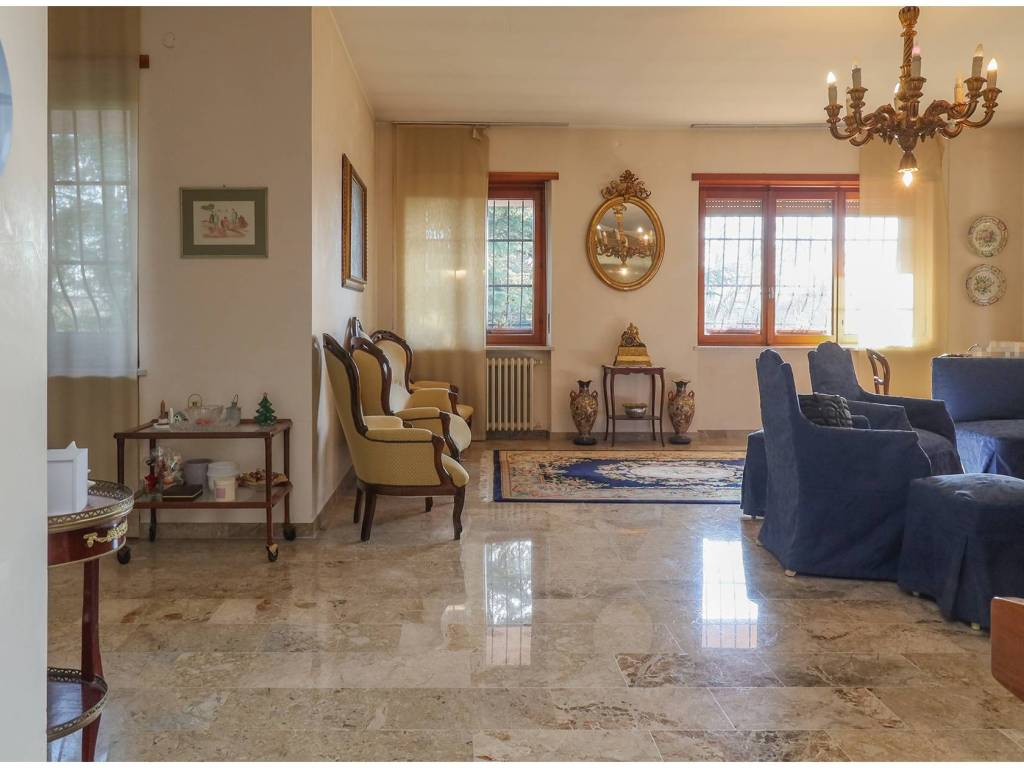 casa indipendente in vendita a Moncalieri in zona Revigliasco