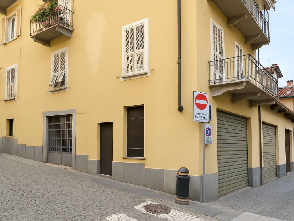locale commerciale in vendita a Moncalieri in zona Boccia d'Oro