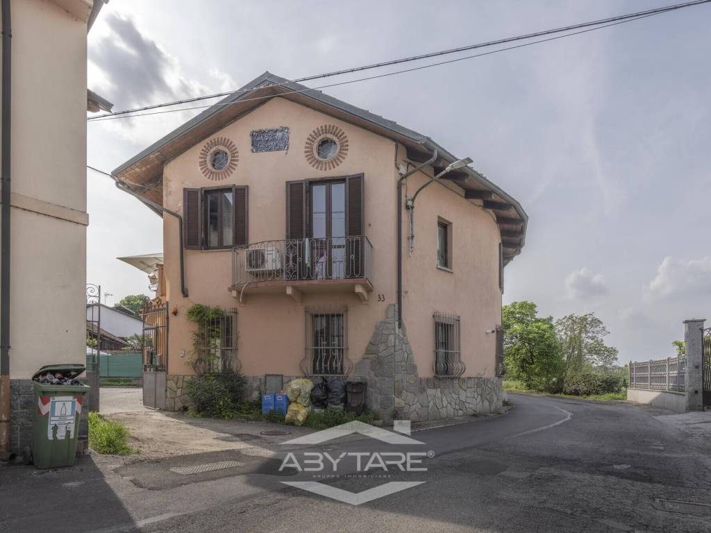 casa indipendente in vendita a Moncalieri in zona Barauda