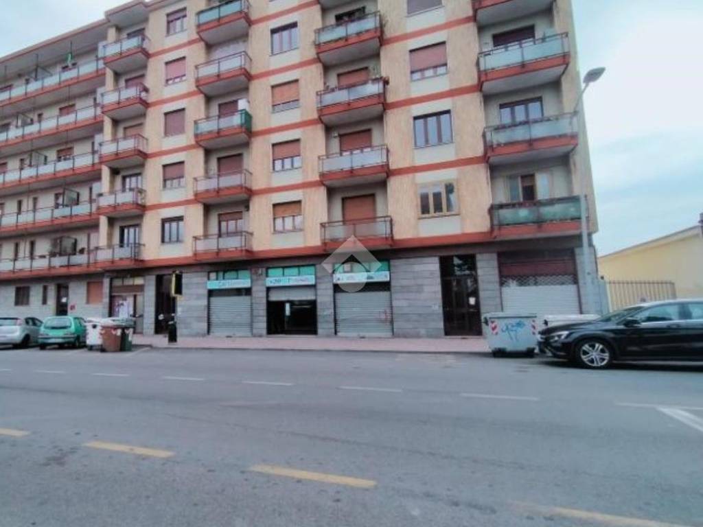 negozio in vendita a Moncalieri