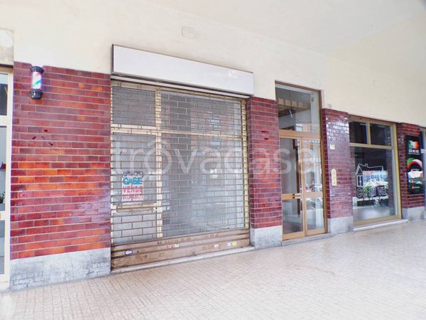 locale commerciale in vendita a Moncalieri in zona Borgo San Pietro