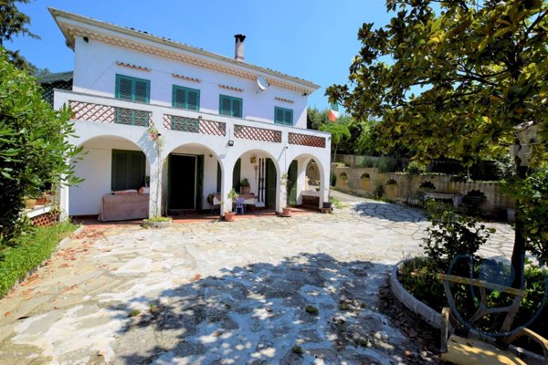 casa indipendente in vendita a Moncalieri in zona Revigliasco