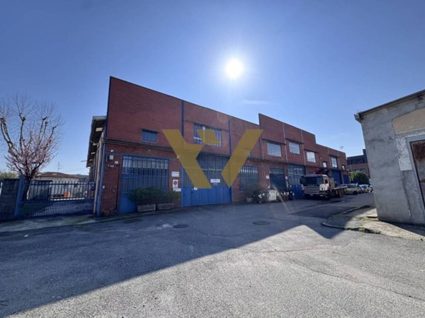 locale commerciale in vendita a Moncalieri in zona Tetti Piatti