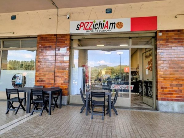 negozio in vendita a Moncalieri in zona Borgo San Pietro