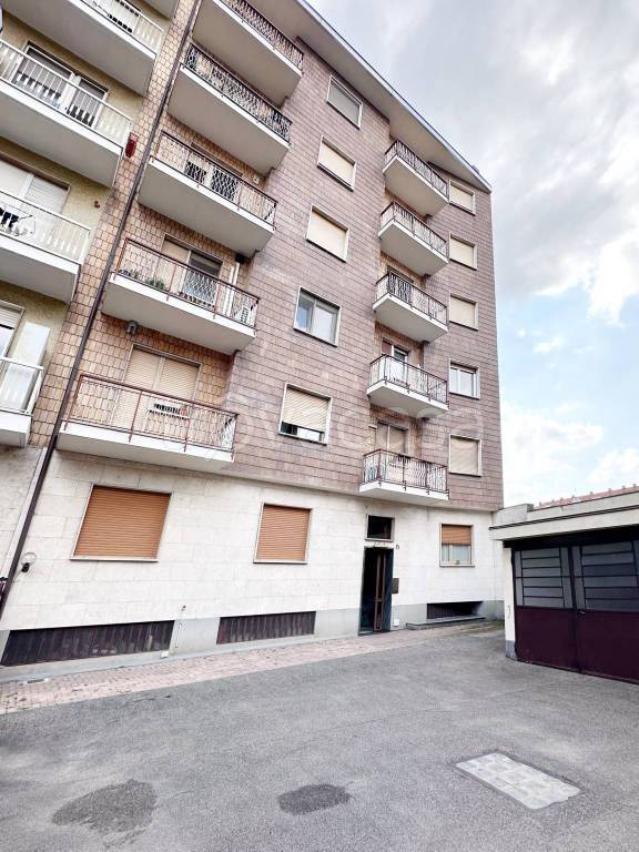 appartamento in vendita a Moncalieri in zona Borgo San Pietro