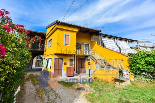 casa indipendente in vendita a Moncalieri in zona Tagliaferro