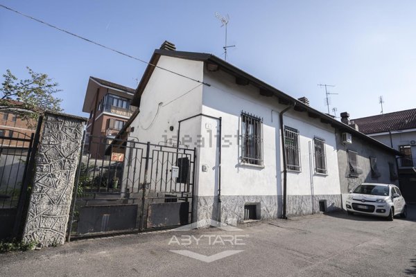 casa indipendente in vendita a Moncalieri in zona Testona