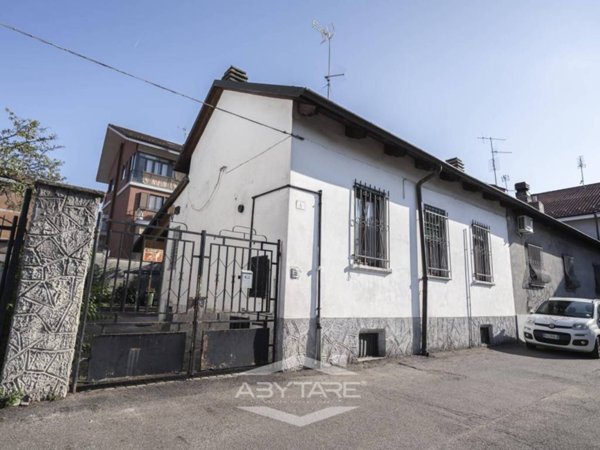 casa indipendente in vendita a Moncalieri in zona Testona