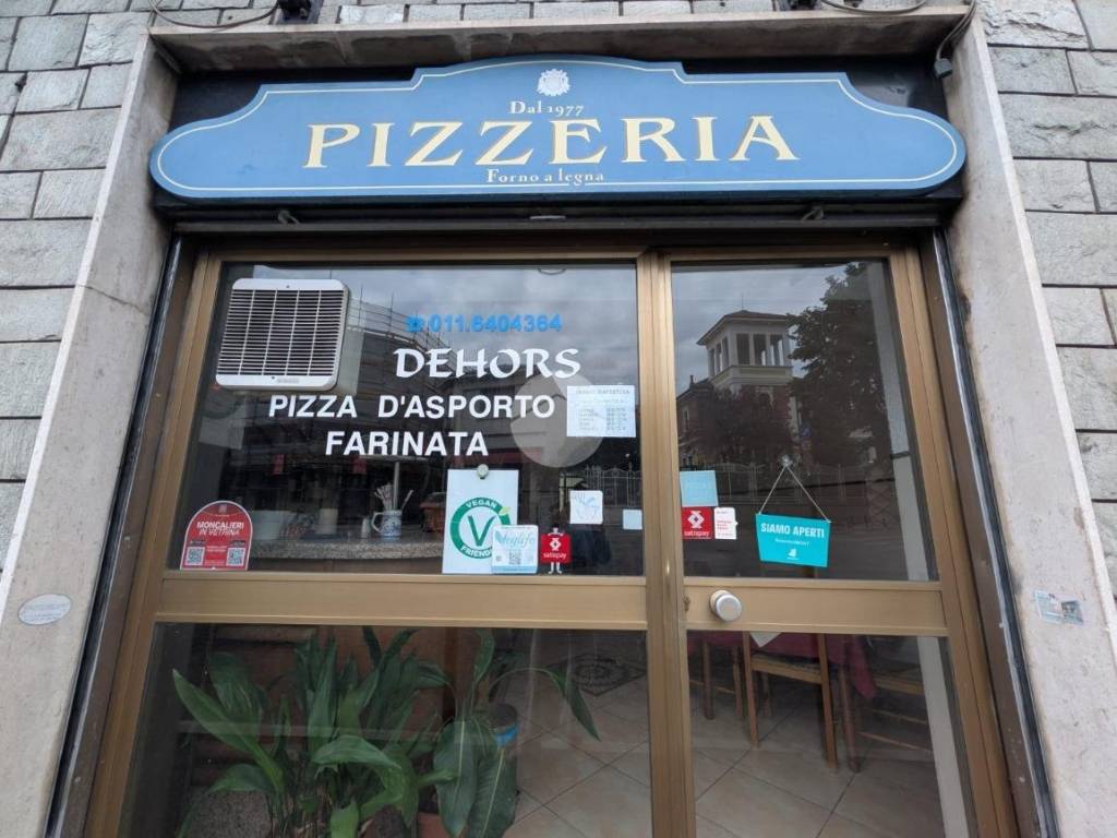 negozio in vendita a Moncalieri in zona Testona