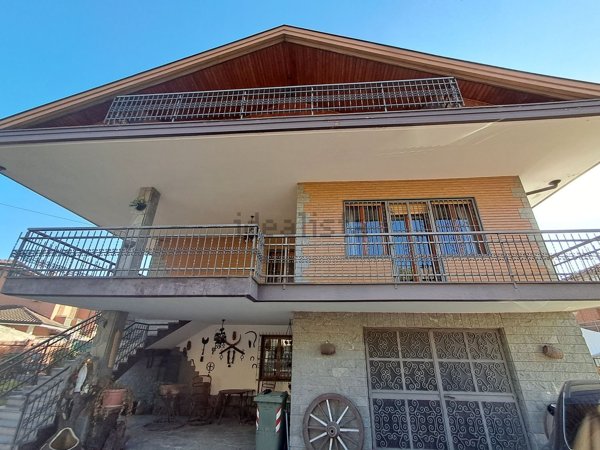 casa indipendente in vendita a Moncalieri in zona Tagliaferro