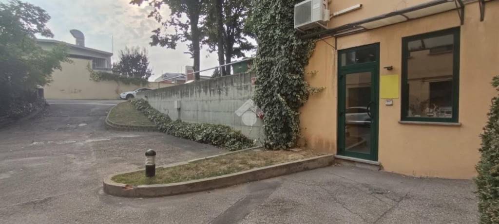 locale commerciale in vendita a Moncalieri