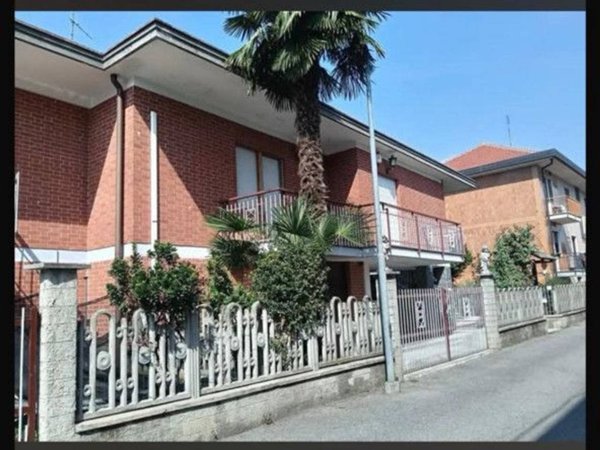 casa indipendente in vendita a Moncalieri in zona Tagliaferro