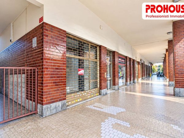 locale commerciale in vendita a Moncalieri in zona Borgo San Pietro
