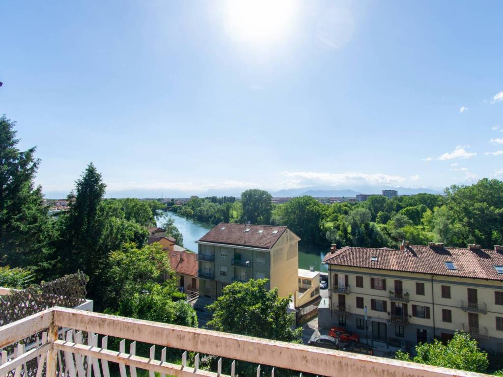 casa indipendente in vendita a Moncalieri in zona Boccia d'Oro
